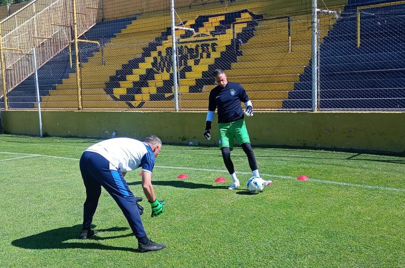 Juan Mendonca y su gran desafiacuteo en Sarmiento