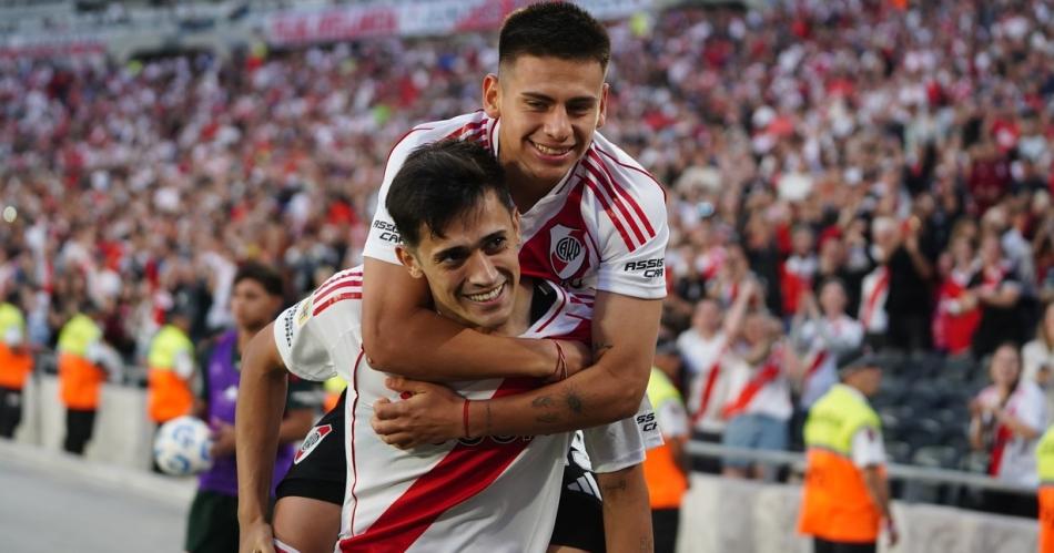 River Plate recuperoacute la sonrisa ante sus hinchas