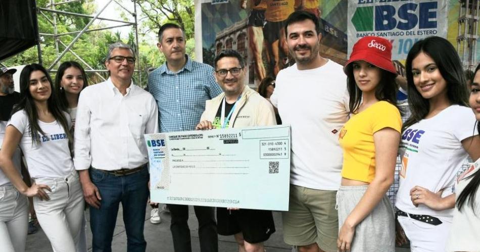 Santiago Bridoux el ganador de los 5 millones del Maratoacuten 126deg Aniversario del Diario El Liberal