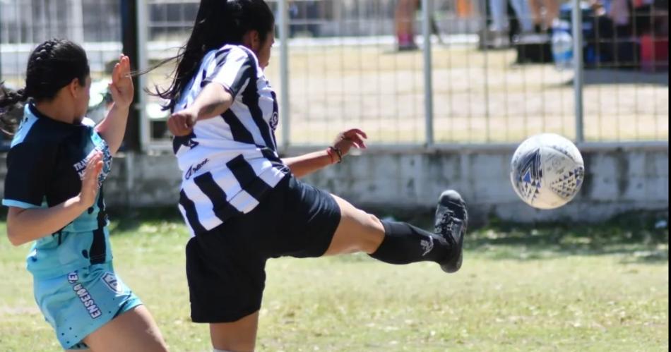 Tercera edicioacuten del torneo provincial de fuacutetbol femenino Dra Claudia de Zamora