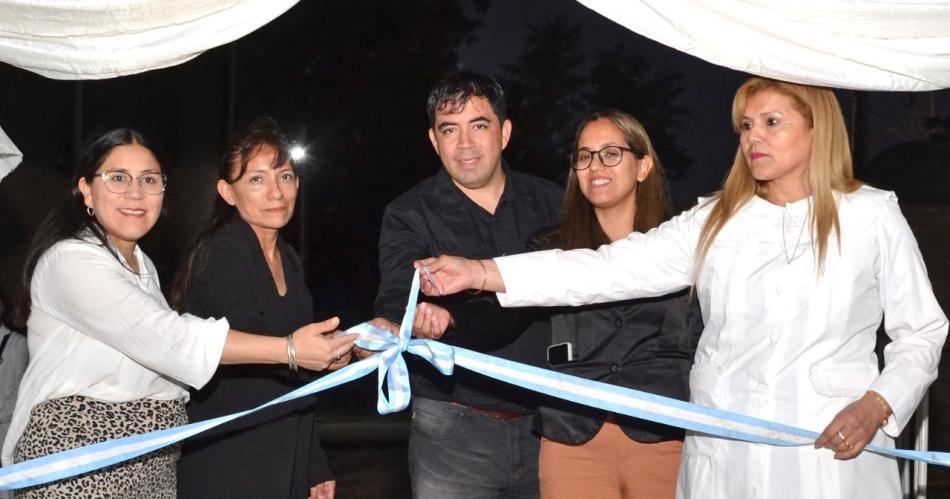 Inauguraron un playoacuten deportivo en la escuela 814 y los alumnos lo estrenaron con una muestra