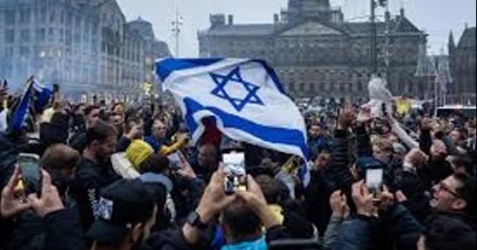 Israel inicioacute el rescate de miles de hinchas de fuacutetbol en Amsterdam