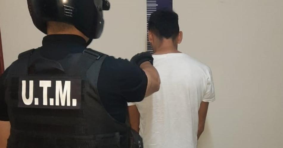 Violento sujeto amenazoacute con un cuchillo a su ex pareja y su hijo de 7 antildeos 