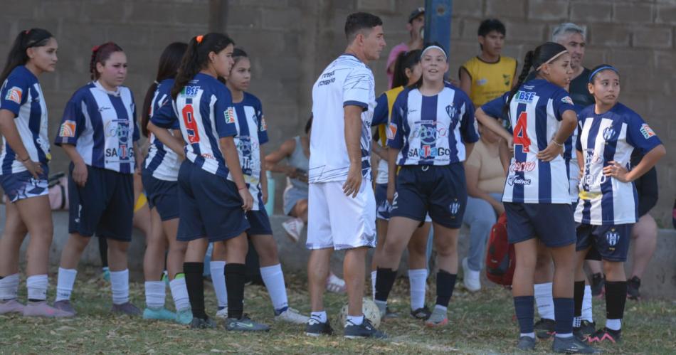 Exitoso comienzo para el Provincial Dra Claudia de Zamora de fuacutetbol femenino Sub-15 y Sub-18