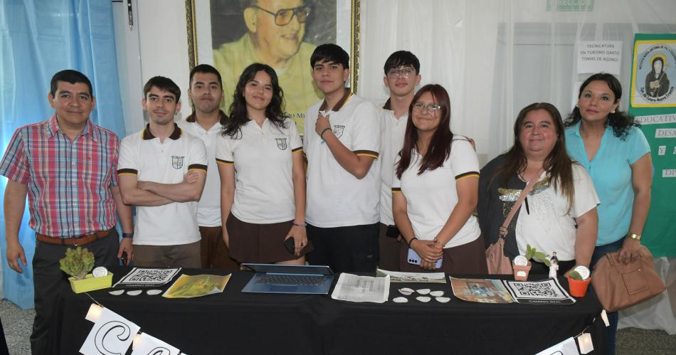 MUESTRA EN INSTITUTO SANTO TOMAacuteS