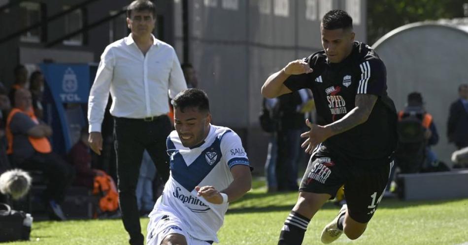 Veacutelez igualoacute 1 a 1 ante Riestra que hizo debutar a un streamer y causoacute poleacutemica