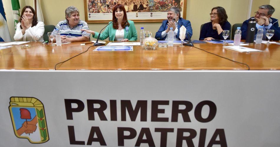 Joseacute Emilio Neder junto a con Cristina Kirchner participaron de una reunioacuten del PJ 