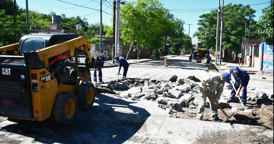 Obras Puacuteblicas lleva adelante trabajos de reparacioacuten en calles de la zona oeste