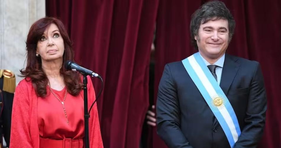 El Gobierno le sacoacute la jubilacioacuten y pensioacuten de privilegio a Cristina Kirchner