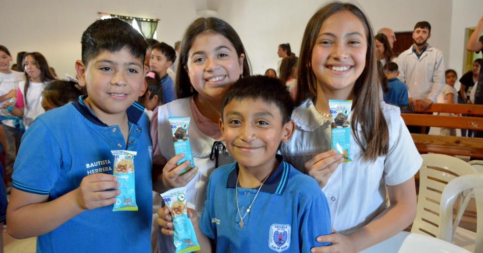 Presentan Mis primeros 1700 diacuteas en la Escuela Nordm 772 en Ojo de Agua