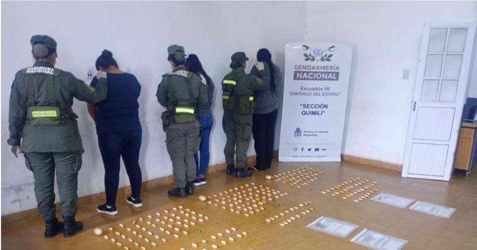 Mulas reciben 700 doacutelares para llevar droga en el estoacutemago y vagina