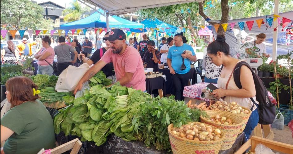 La Feria Itinerante Municipal se sumoacute a la Semana Gastronoacutemica