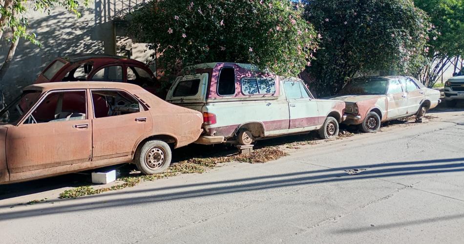 Atencioacuten- maacutes 60 de autos abandonados en la viacutea puacuteblica seraacuten removidos de las calles de Santiago