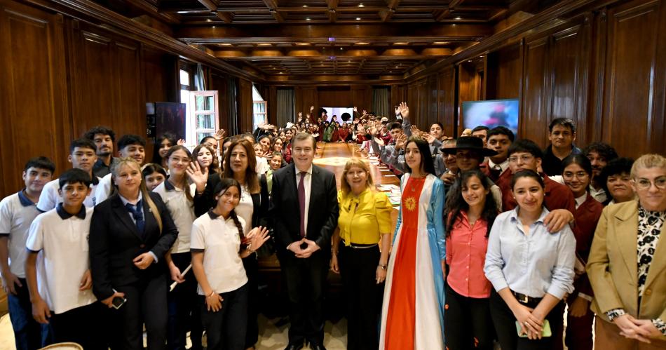 Zamora recibioacute a alumnos de los programas Conociendo mi provincia y Plantando futuro