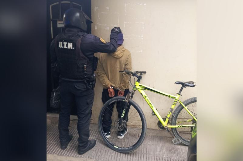 Roboacute una bicicleta desde el estacionamiento de la UNSE pero fue atrapado a las pocas cuadras