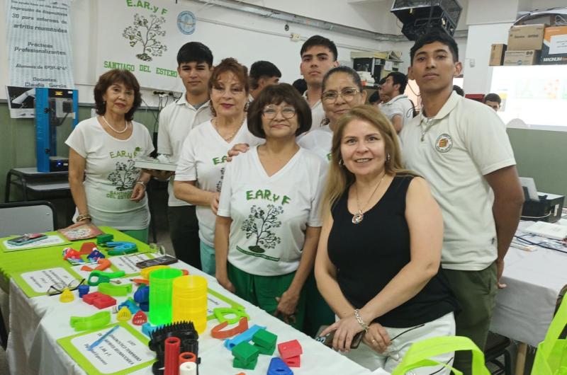 Alumnos crean nuevos dispositivos 3D para ayudar a los pacientes con artritis reumatoidea