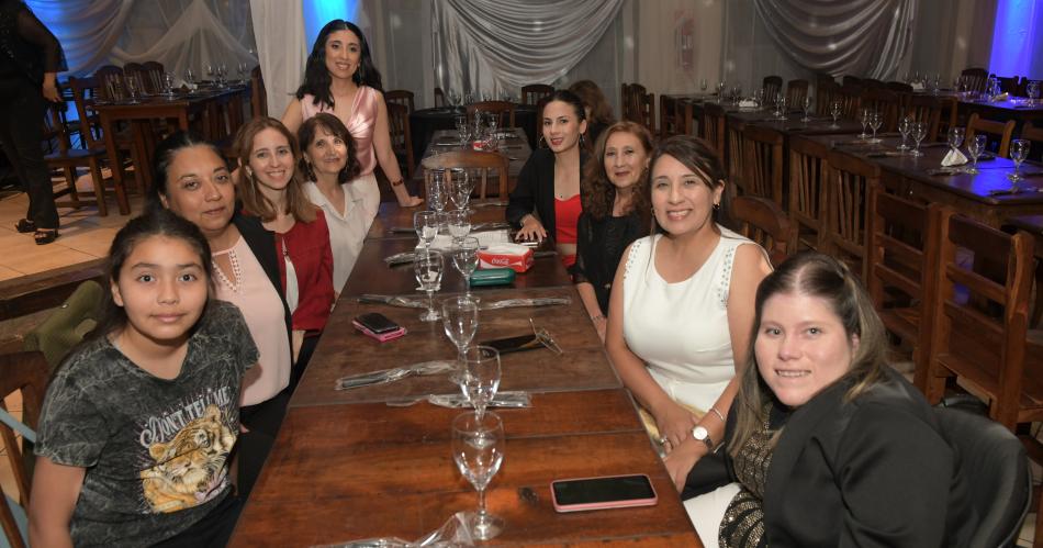 RECONOCIMIENTO A LAS  MUJERES SANTIAGUENtildeAS