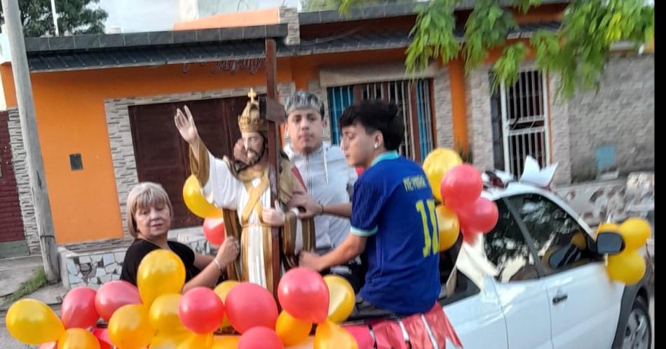 La imagen de Cristo Rey visitoacute a la multitudinaria comunidad del barrio 25 de mayo