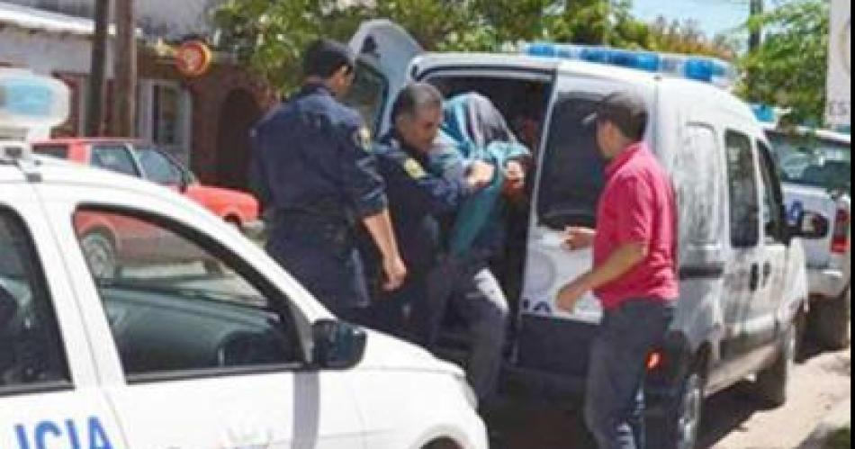 Abusaba de su hijastra en el monte y la teniacutea amenazada