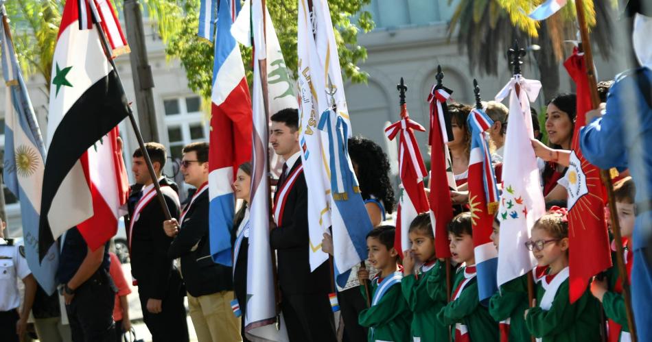 Celebraron un acto en la Plaza Arabe por el 81deg Aniversario de la  Independencia de Liacutebano