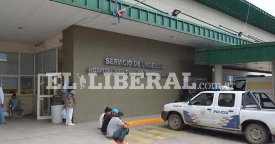 Fuerte choque de motos en Av Belgrano y Ayohuma- un agente de policiacutea fue hospitalizado