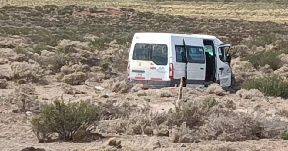 Combi con docentes y menores chocoacute contra una camioneta de vialidad- hay un muerto