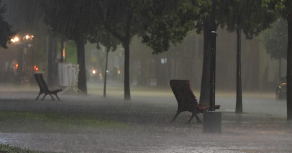 Fotos y video de la torrencial tormenta que cae en Santiago