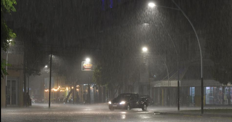 Fotos y video de la torrencial tormenta que cae en Santiago