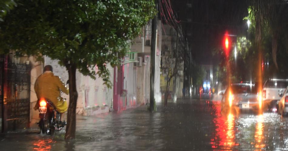 Fotos y video de la torrencial tormenta que cae en Santiago