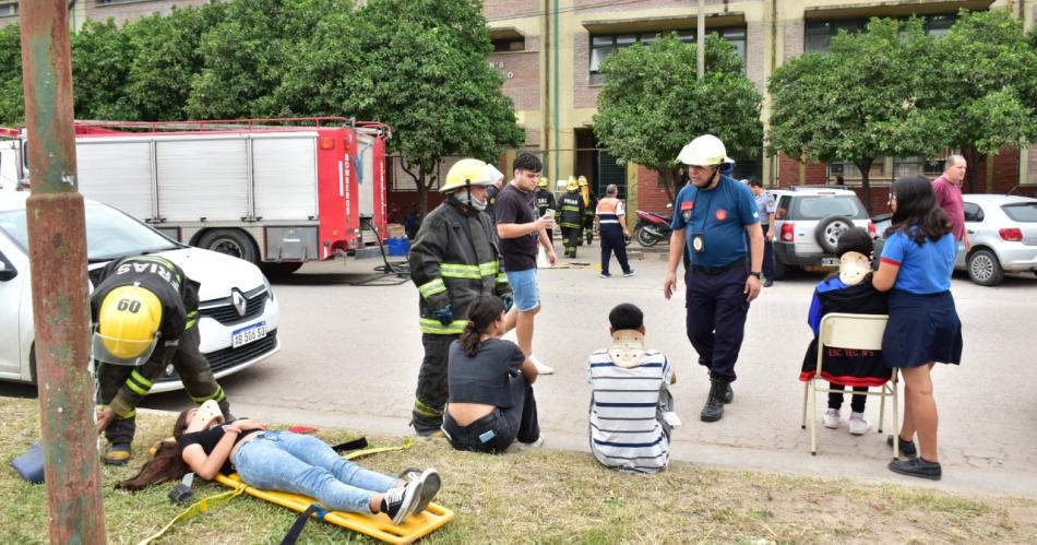 Se desarrolloacute un simulacro de incendio en la Escuela Teacutecnica Nordm 5