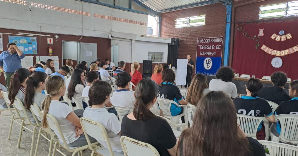 Se realizoacute en Friacuteas el primer Cafeacute Filosoacutefico Regional de Adolescente