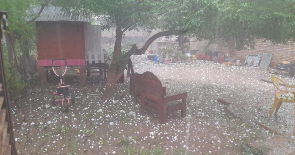 FOTOS Y VIDEO- Impresionante caiacuteda de granizo en el interior santiaguentildeo