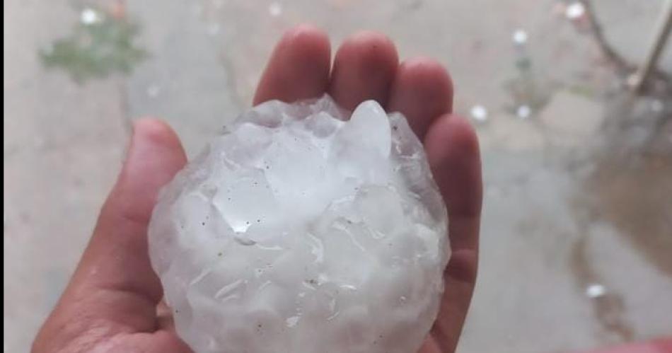 FOTOS Y VIDEO- Impresionante caiacuteda de granizo en el interior santiaguentildeo