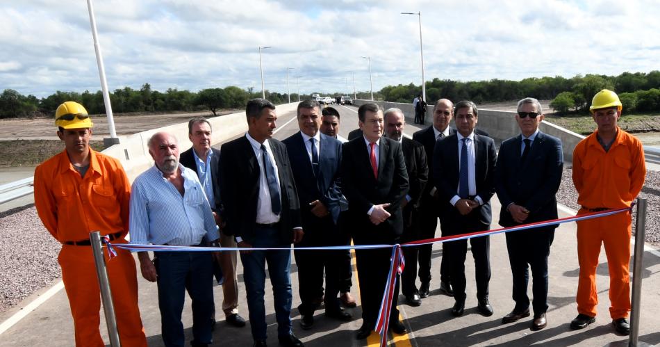 Zamora inauguroacute el puente de Tasigasta sobre el Riacuteo Dulce 