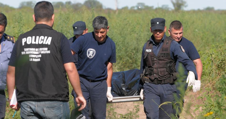 PERICIAS- Trabajaron numerosos policías y ahora la autopsia ser potestad de los forenses hoy en la morgue del Hospital de Añatuya