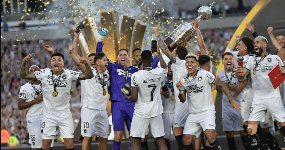 Botafogo hizo historia- con uno menos vencioacute 3 a 1 a Mineiro y ganoacute la Copa