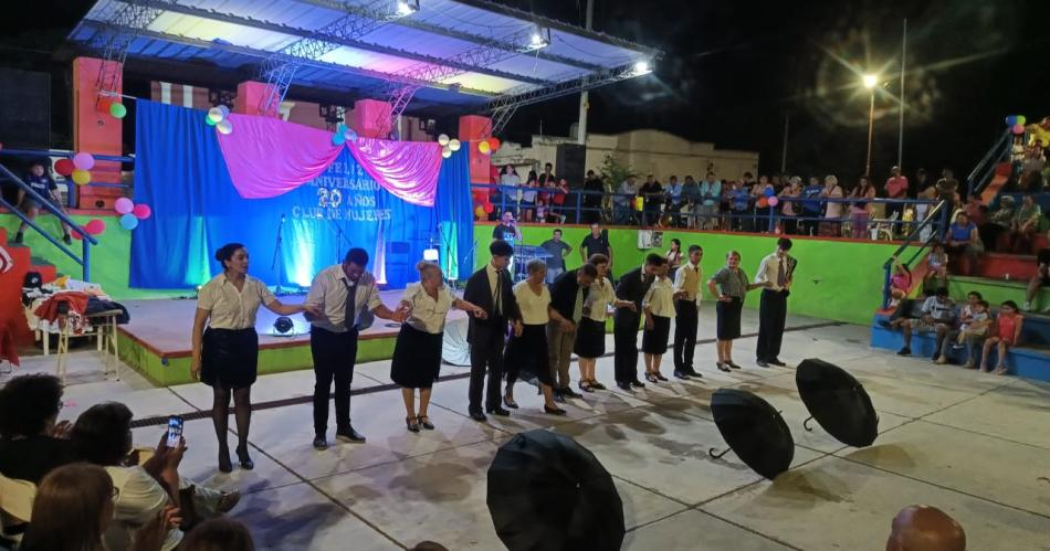 Mujeres Unidas celebroacute 20 antildeos de su fundacioacuten con un evento cultural