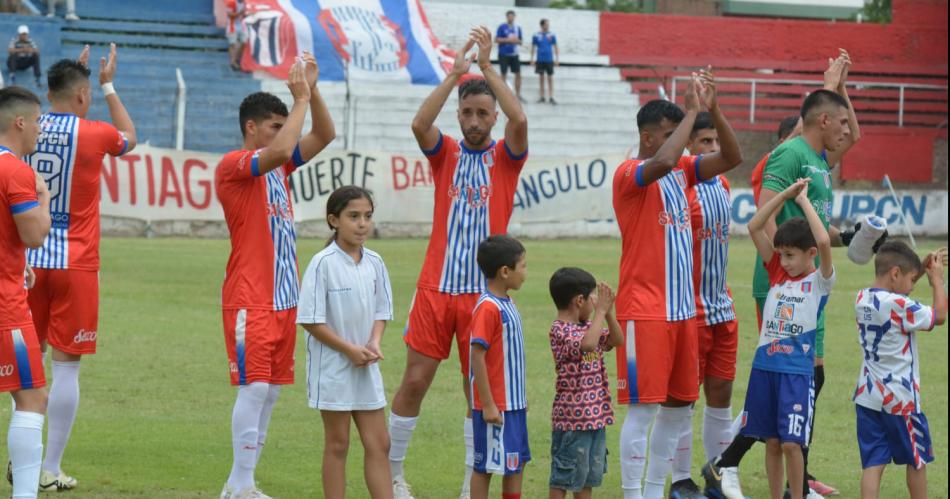 Veacutelez sorprendioacute a Unioacuten Santiago y sacoacute ventaja en el Chino