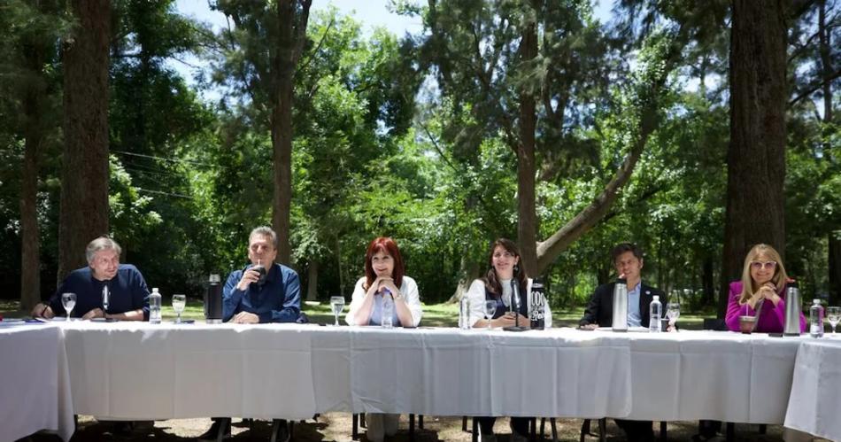 La foto de la unidad del PJ con Cristina y Axel separados 