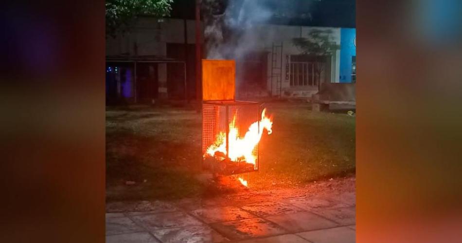 Imprudentes incendiaron cestos de basura en el centro de Antildeatuya