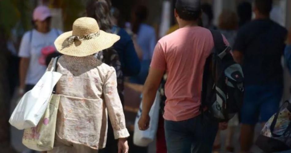 Calor viento y cambio de tiempo- el pronoacutestico para este jueves en Santiago