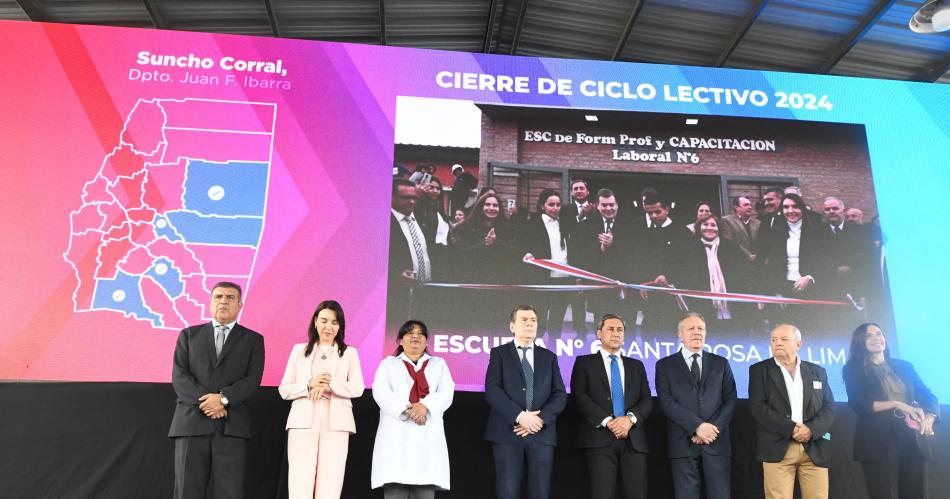 En el cierre del ciclo lectivo Zamora inauguroacute obras en cuatro instituciones educativas de Antildeatuya