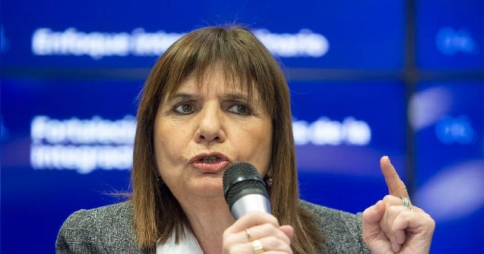 Bullrich confirmoacute que el gendarme estaacute detenido en una base de inteligencia- Lo tienen de reheacuten