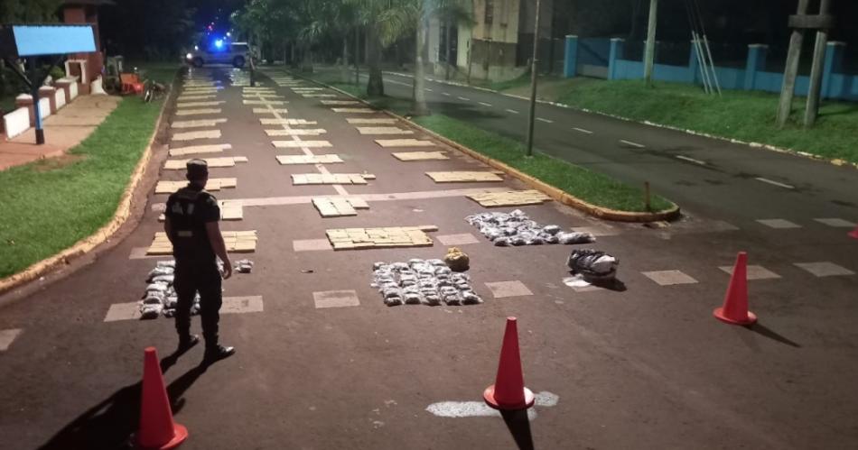 Gendarmeriacutea incautoacute maacutes de 3 toneladas de marihuana en cinco procedimientos