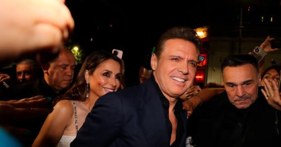 Furor por Luis Miguel- fue a comer a una famosa parrilla y sus fans enloquecieron