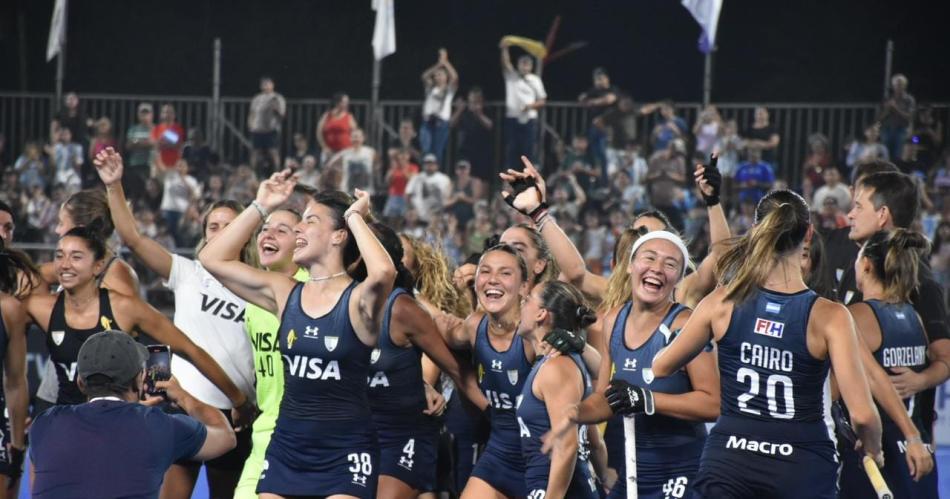 Las Leonas y Los Leones dieron caacutetedra y festejaron en el cierre