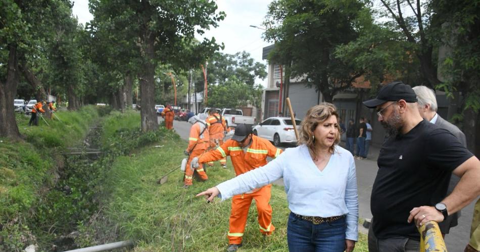 Fuentes supervisoacute el operativo de mantenimiento del desaguumle de avenida Aguirre