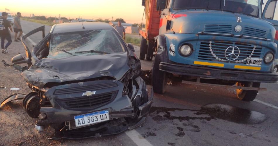 Ebrio un automovilista cruzoacute de carril y chocoacute de frente a camioacuten