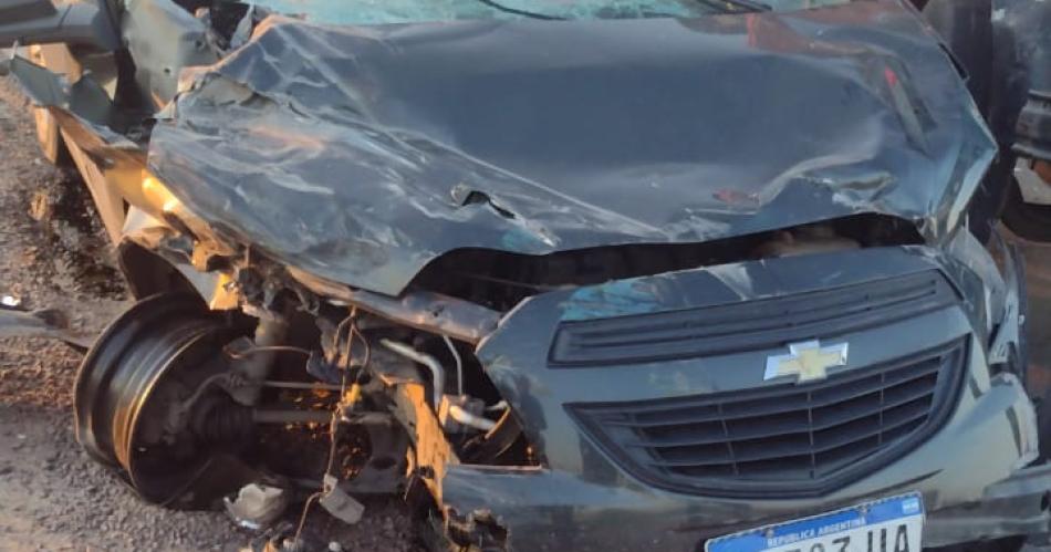 Ebrio un automovilista cruzoacute de carril y chocoacute de frente a camioacuten