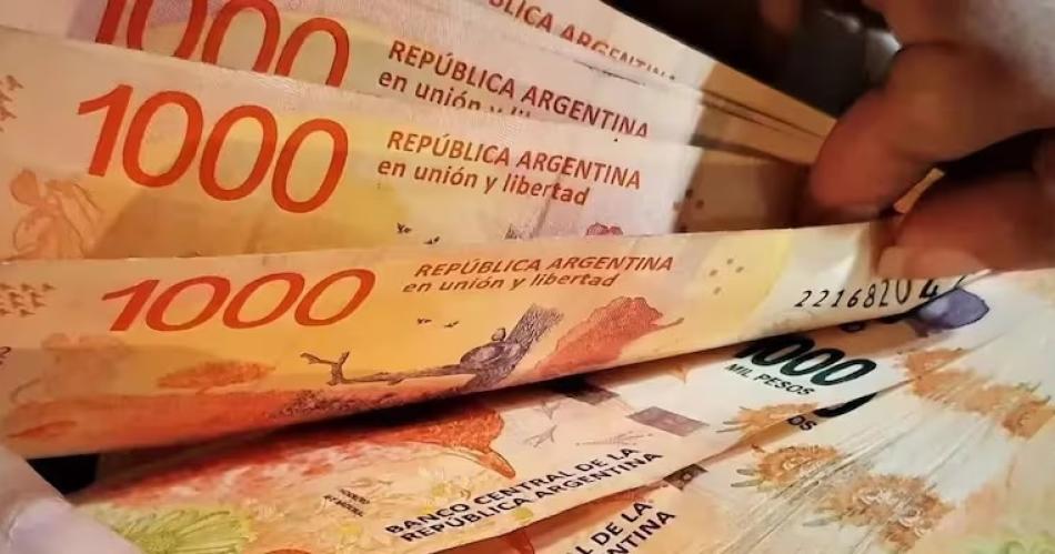 Oficializan nuevos valores del Salario Miacutenimo Vital y Moacutevil para 2025